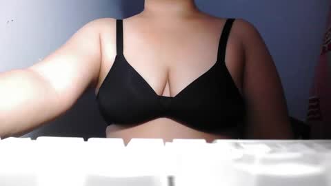 Snapshot of hot_clit28 chatting on October 2025 11:11:01 AM ana online show from October 2025 11:11:01 AM