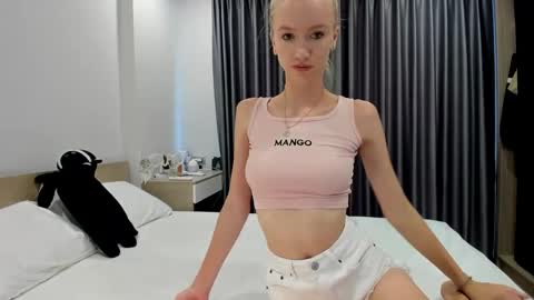 Snapshot of hot_ho chatting on February 2025 06:33:01 AM Angel and Max FANSLY - hot ho online show from February 2025 06:33:01 AM