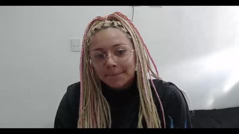 Mia online show from January 2025 09:00:02 PM