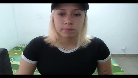 Mia online show from February 2025 01:25:01 PM