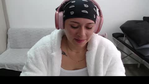 Mia online show from March 2025 03:56:01 PM