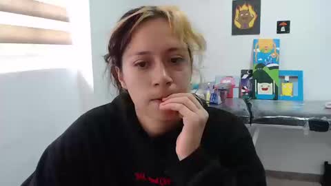 Mia online show from September 2025 03:24:02 PM