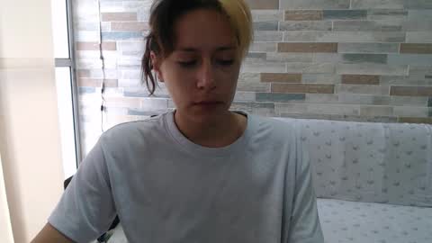 Mia online show from September 2025 01:04:01 PM