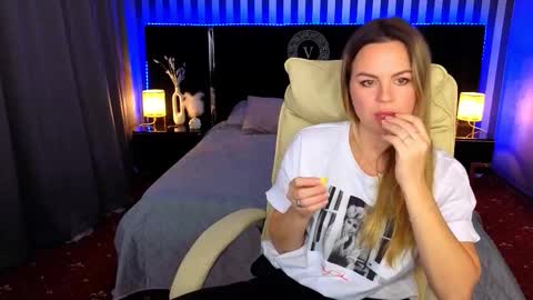 Snapshot of hot_natallie chatting on November 2025 02:27:02 PM hot_natallie online show from November 2025 02:27:02 PM