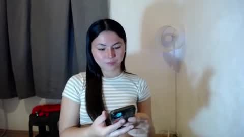 Snapshot of hot_precious_nikki chatting on November 2025 10:32:01 PM Nikki online show from November 2025 10:32:01 PM