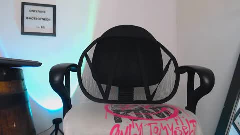 Snapshot of hotboyneon490 chatting on December 2024 06:23:02 PM Alex Neon online show from December 2024 06:23:02 PM