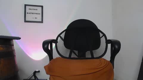 Snapshot of hotboyneon490 chatting on January 2025 03:23:02 PM Alex Neon online show from January 2025 03:23:02 PM