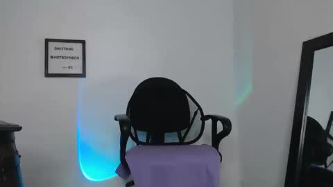 Snapshot of hotboyneon490 chatting on January 2025 09:05:02 PM Alex Neon online show from January 2025 09:05:02 PM