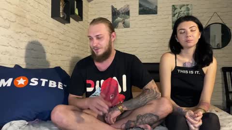 YounHotCouple online show from December 2024 01:43:02 PM