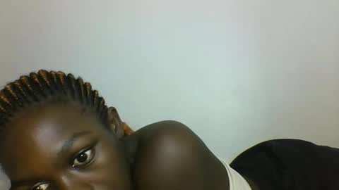 Snapshot of hotcutetracie chatting on October 2025 07:11:01 PM VICTORIA online show from October 2025 07:11:01 PM