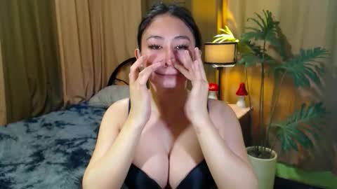 Snapshot of hotevatrans chatting on November 2025 10:30:01 PM EVA online show from November 2025 10:30:01 PM