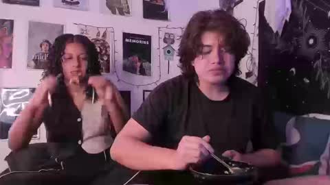 Snapshot of hothoneychile chatting on September 2025 02:39:02 PM Sam and Nico online show from September 2025 02:39:02 PM