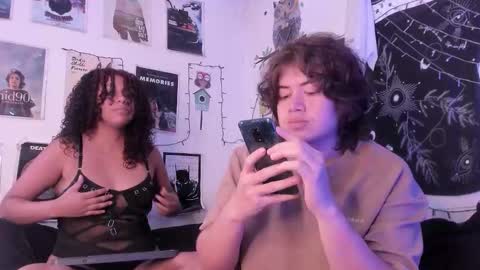 Snapshot of hothoneychile chatting on September 2025 02:30:01 PM Sam and Nico online show from September 2025 02:30:01 PM