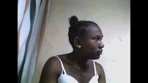 Snapshot of hotiesveronique chatting on October 2025 08:13:01 AM veronique online show from October 2025 08:13:01 AM