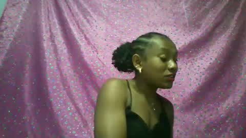 Snapshot of hotiesveronique chatting on November 2025 02:57:02 PM veronique online show from November 2025 02:57:02 PM