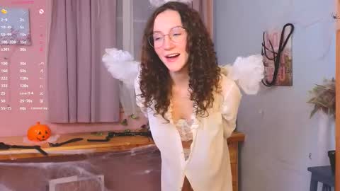 Snapshot of hotlaracroft chatting on October 2025 06:45:02 PM Allison online show from October 2025 06:45:02 PM