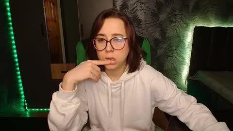 hotmariella online show from February 2025 01:22:01 PM