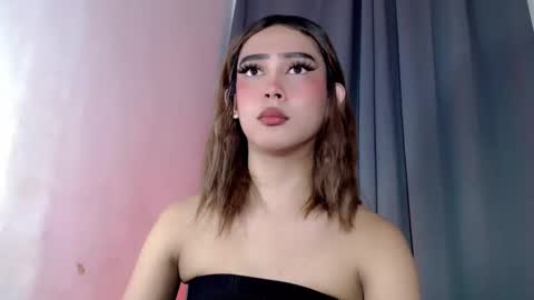 Snapshot of hotnaughty_beatrice chatting on November 2025 08:33:02 PM HOT BEATRICE online show from November 2025 08:33:02 PM