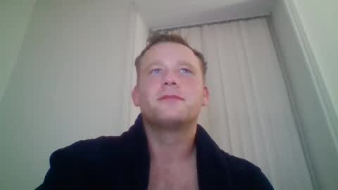 hotsurfdude1992 online show from November 2025 01:37:01 AM