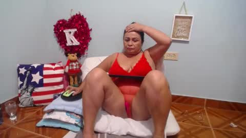 Snapshot of hottasttywoman chatting on December 2024 11:17:02 PM victorya karolyna online show from December 2024 11:17:02 PM