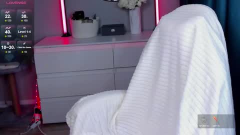 hello Im Eva online show from October 2025 02:35:02 PM