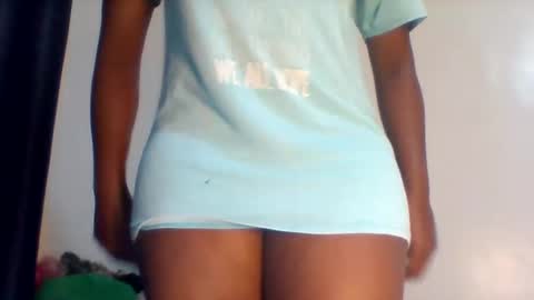 Snapshot of hottie_vera chatting on January 2025 12:27:01 PM vera online show from January 2025 12:27:01 PM