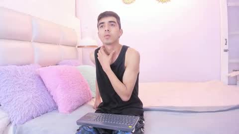 hottiie_guy online show from October 2025 12:06:01 PM
