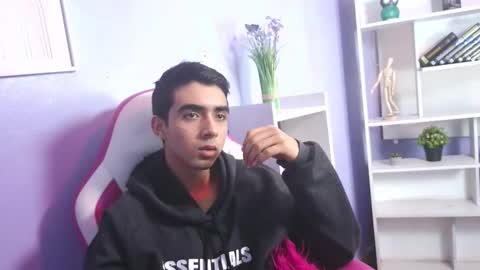 hottiie_guy online show from October 2025 06:40:02 PM