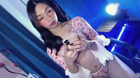 Snapshot of hottmolly100403 chatting on November 2025 09:35:01 PM SCARLET online show from November 2025 09:35:01 PM