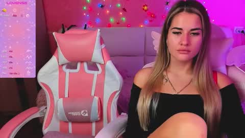 Snapshot of hotty_girls_here chatting on October 2025 06:04:02 AM Ivanna and Jessica online show from October 2025 06:04:02 AM