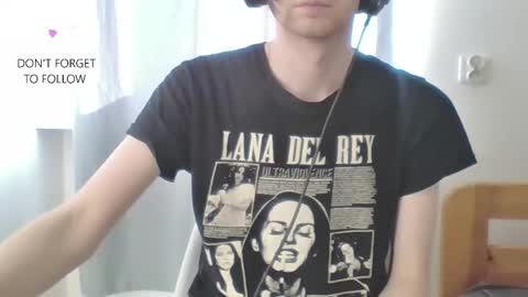 Snapshot of houdenni chatting on February 2025 09:58:01 AM twinkie online show from February 2025 09:58:01 AM