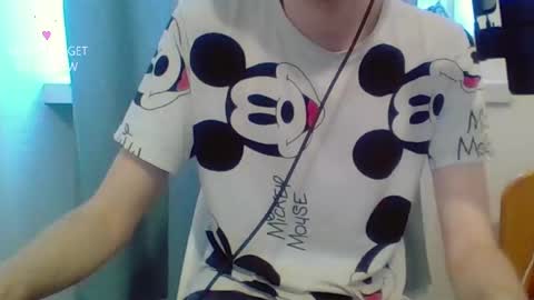 Snapshot of houdenni chatting on March 2025 06:57:01 AM twinkie online show from March 2025 06:57:01 AM