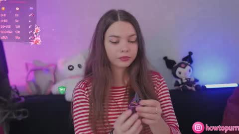 Snapshot of howtomeow chatting on September 2025 01:21:01 PM Mia online show from September 2025 01:21:01 PM