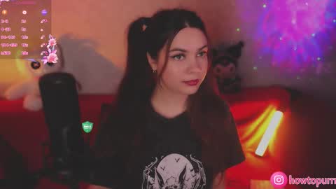 Snapshot of howtomeow chatting on October 2025 04:28:01 PM Mia online show from October 2025 04:28:01 PM