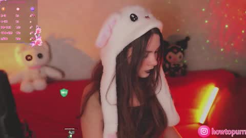 Snapshot of howtomeow chatting on October 2025 05:03:02 PM Mia online show from October 2025 05:03:02 PM