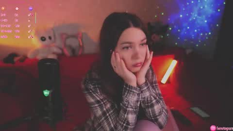 Snapshot of howtomeow chatting on November 2025 05:03:02 PM Mia online show from November 2025 05:03:02 PM