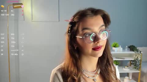 Diane online show from September 2025 07:19:02 PM