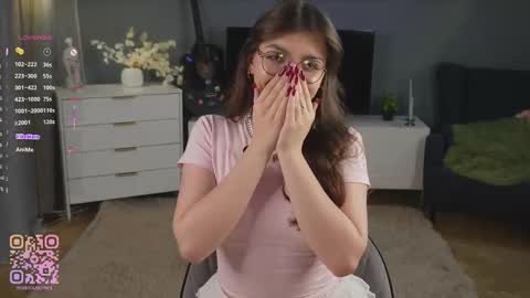 Diane online show from October 2025 07:25:02 PM