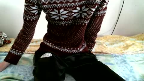 Snapshot of hug_me chatting on December 2024 11:24:01 AM Keanu online show from December 2024 11:24:01 AM