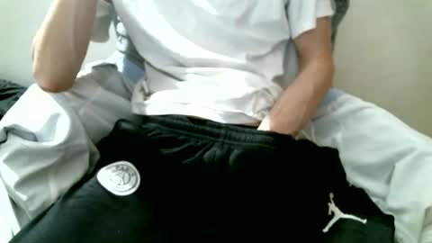 Snapshot of hug_me chatting on September 2025 12:22:02 AM Keanu online show from September 2025 12:22:02 AM