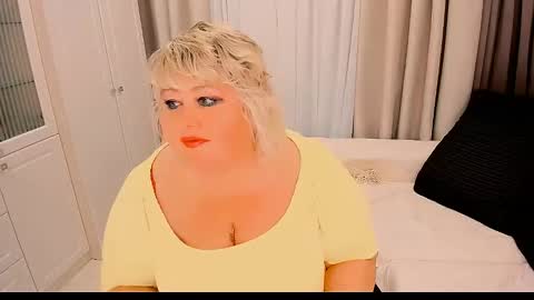 Snapshot of huge_booobs chatting on September 2025 06:10:01 PM milli online show from September 2025 06:10:01 PM