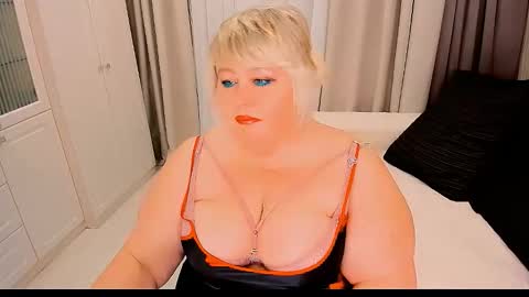 Snapshot of huge_booobs chatting on September 2025 06:35:01 PM milli online show from September 2025 06:35:01 PM