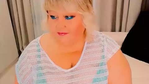 Snapshot of huge_booobs chatting on October 2025 06:52:01 PM milli online show from October 2025 06:52:01 PM