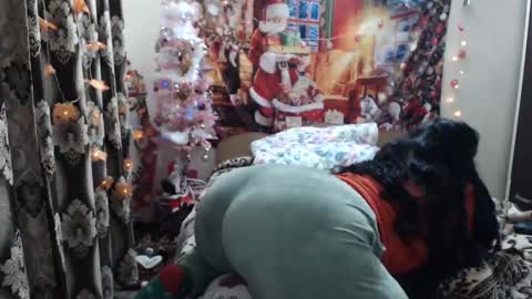 Snapshot of hugeassdevil chatting on December 2024 12:32:02 AM hugeassdevil online show from December 2024 12:32:02 AM