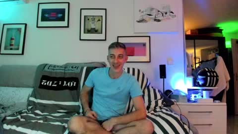 Snapshot of hugolandcam chatting on December 2024 10:06:01 PM Hugo online show from December 2024 10:06:01 PM
