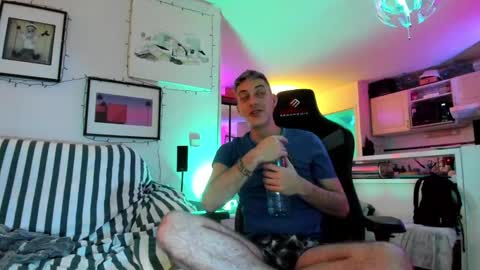 Snapshot of hugolandcam chatting on December 2024 09:20:02 PM Hugo online show from December 2024 09:20:02 PM