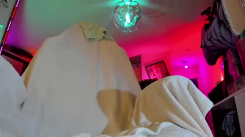 Snapshot of hugolandcam chatting on December 2024 12:25:01 AM Hugo online show from December 2024 12:25:01 AM