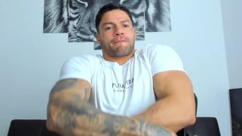 Snapshot of humber_eli chatting on October 2025 12:18:02 AM Eli online show from October 2025 12:18:02 AM