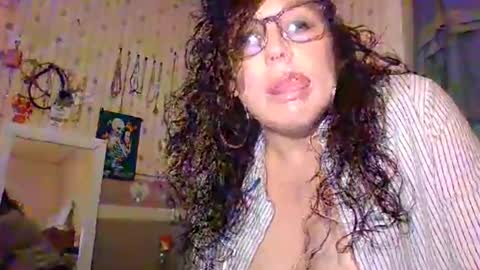 Snapshot of hunnyshaker chatting on November 2025 08:48:02 AM Hunnyshaker online show from November 2025 08:48:02 AM