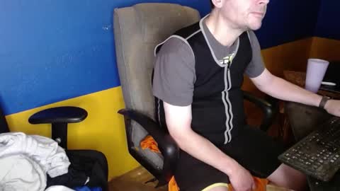 Snapshot of huskyguy chatting on December 2024 05:04:01 AM Huskyguy online show from December 2024 05:04:01 AM